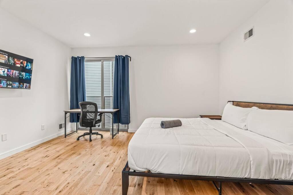 Holiday home Huge And Modern Four Bedroom Two Bath Philadelphia