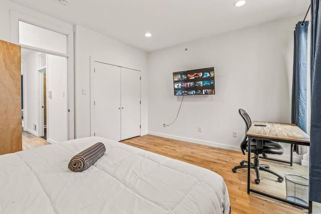 Huge And Modern Four Bedroom Two Bath * Philadelphia