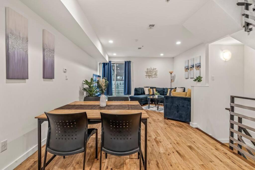 Huge And Modern Four Bedroom Two Bath *