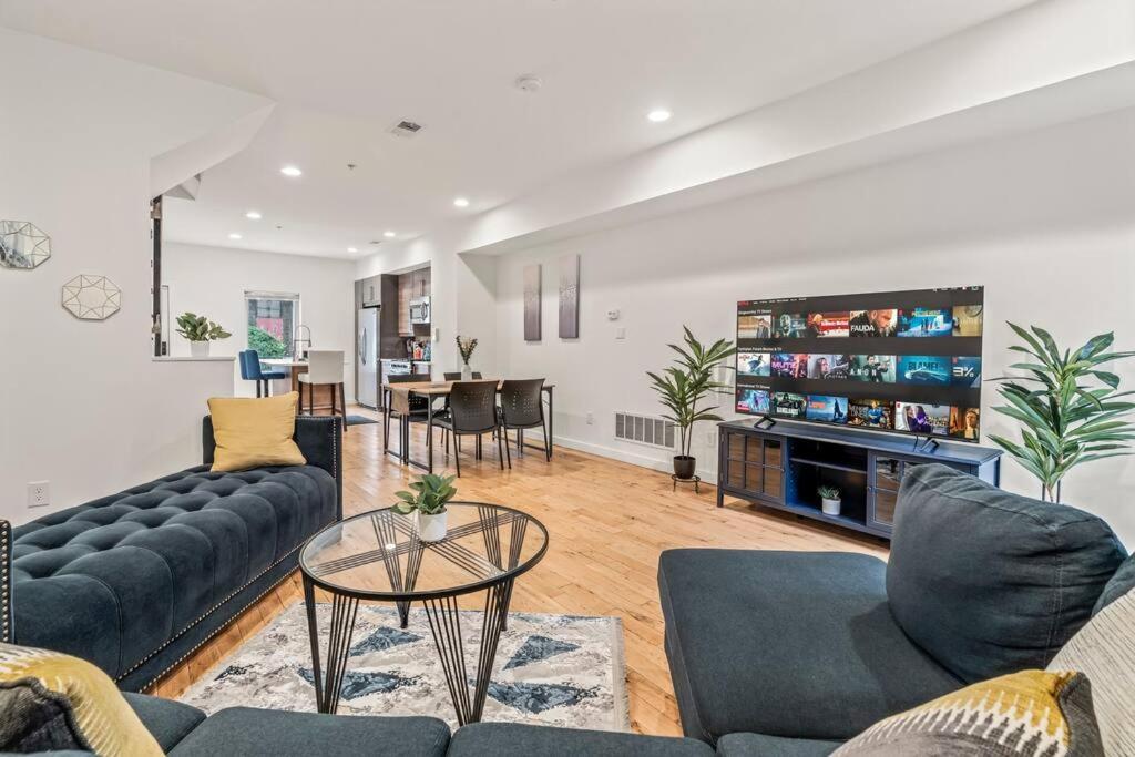 Huge And Modern Four Bedroom Two Bath